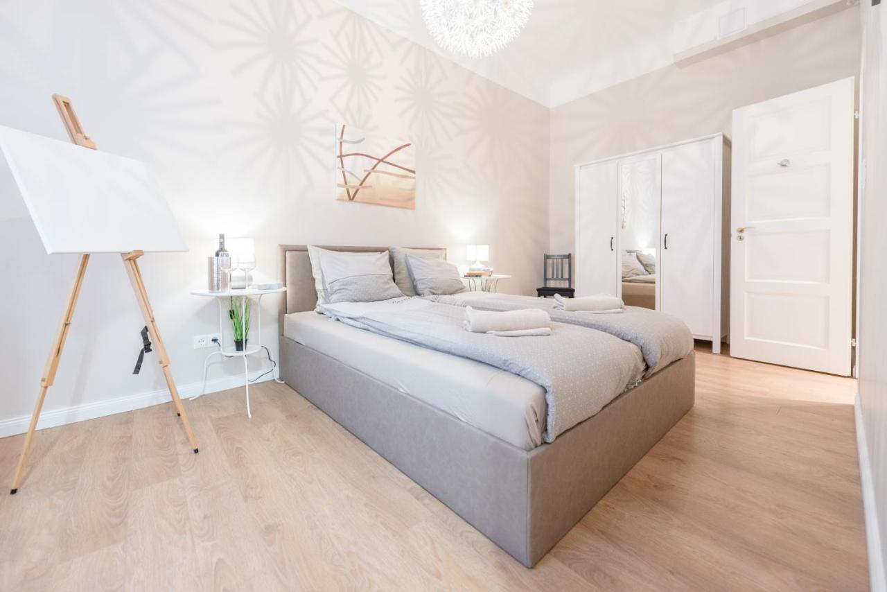 Downtown Heart 3 Bdr, 2 Bath, A/C Apartamento Budapeste Exterior foto
